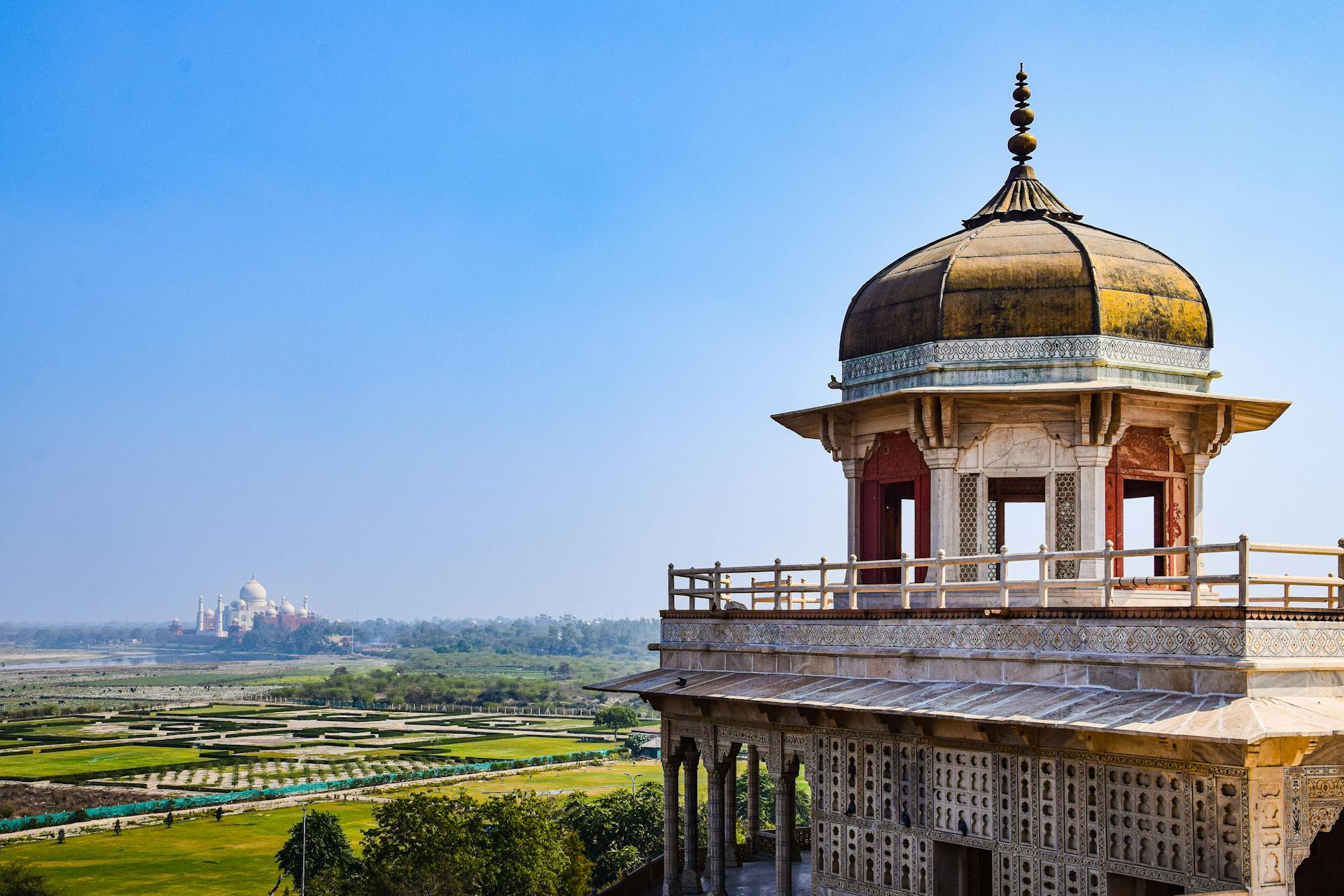 Taj Mahal Tour from Delhi with Tickets & Food